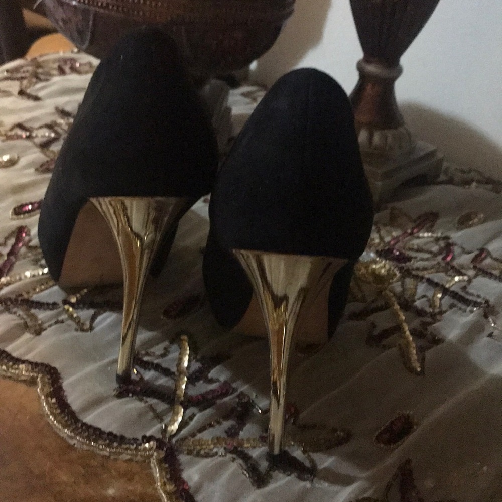 Shoes - Picture 4 of 5